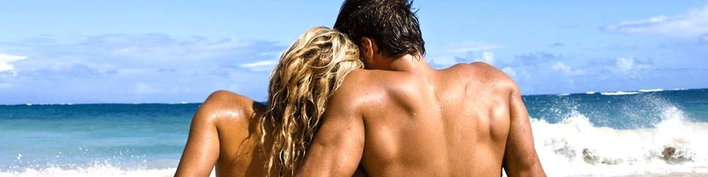 Un pareja en la playa